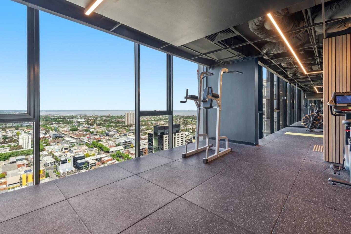 Chic Urban Escape Pool, Gym And City Charm Melbourne Esterno foto