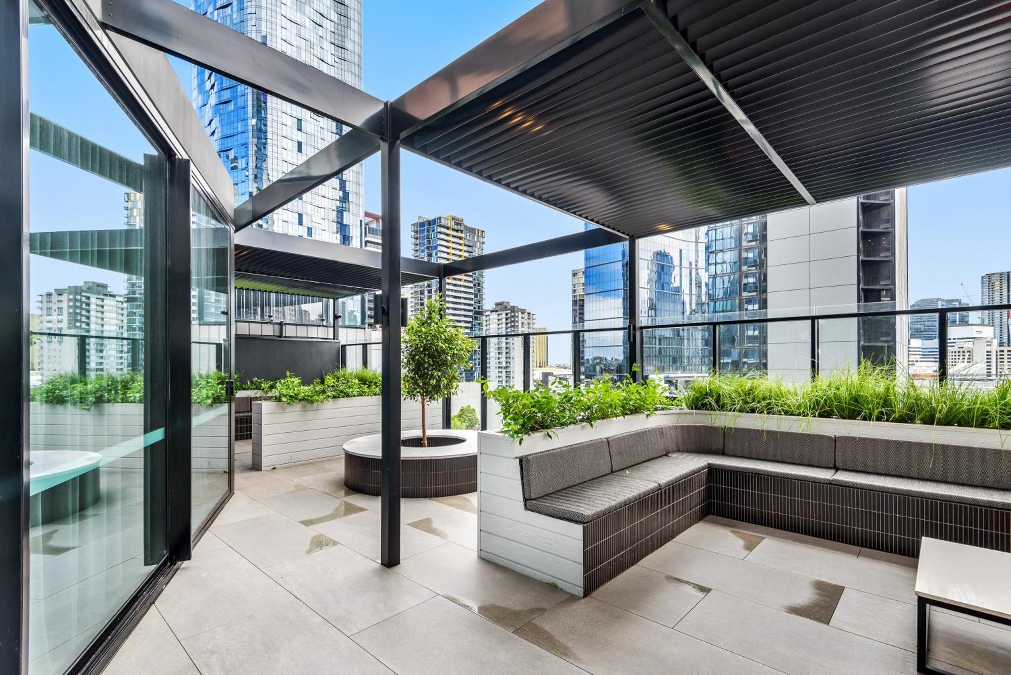 Chic Urban Escape Pool, Gym And City Charm Melbourne Esterno foto